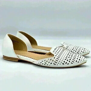 Isaac Mizrahi Pointed Toe White Perforated Flats, Size 7.5